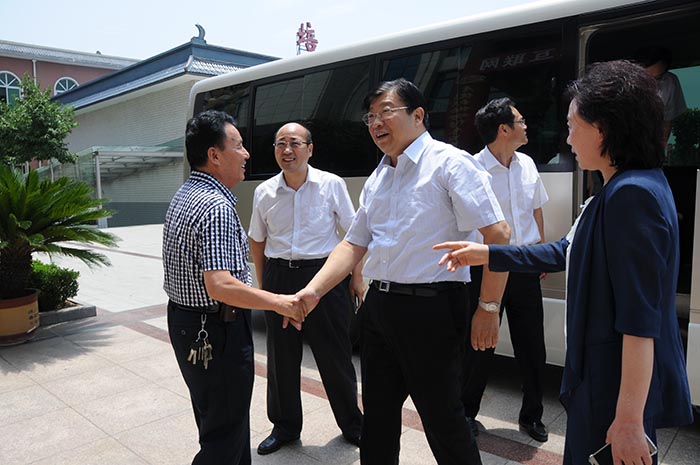 2015年7月2日，河南省副省長張廣智到磴槽集團調研